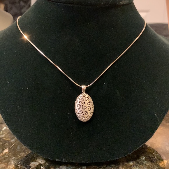 18 Karat White Gold Abstract Pendant and Chain - Picture 2 of 15